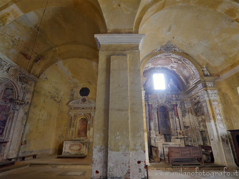 Masserano (Biella) - Metà destra dell'interno della Chiesa di San Teonesto